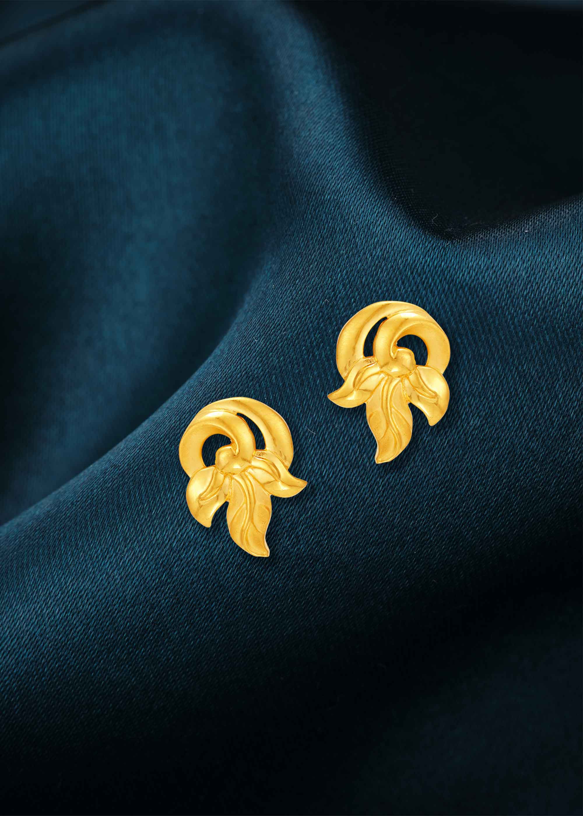Leaf Muse 22K Gold Stud Earring