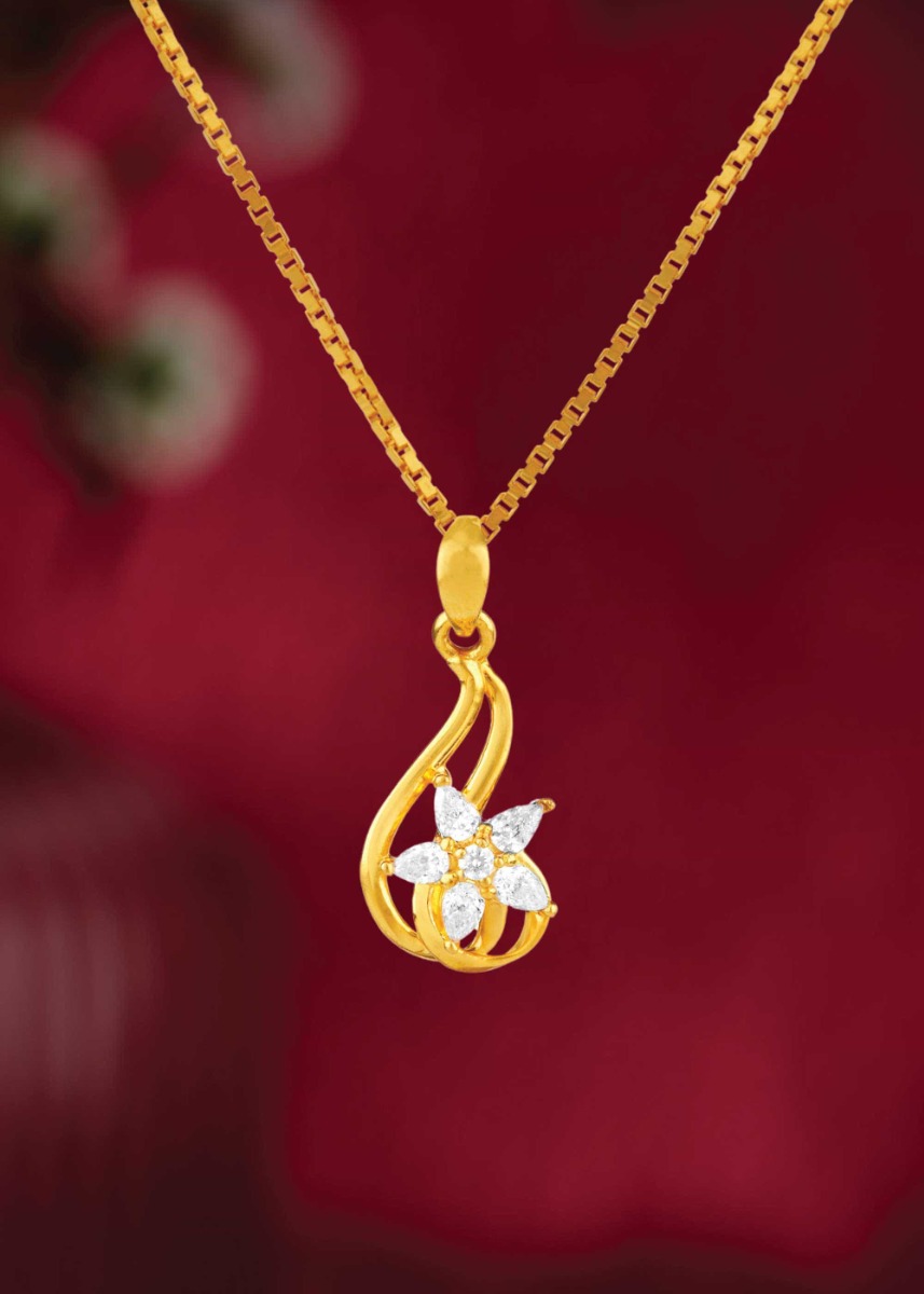 Elegant Casting 22K Gold Floral Pendant