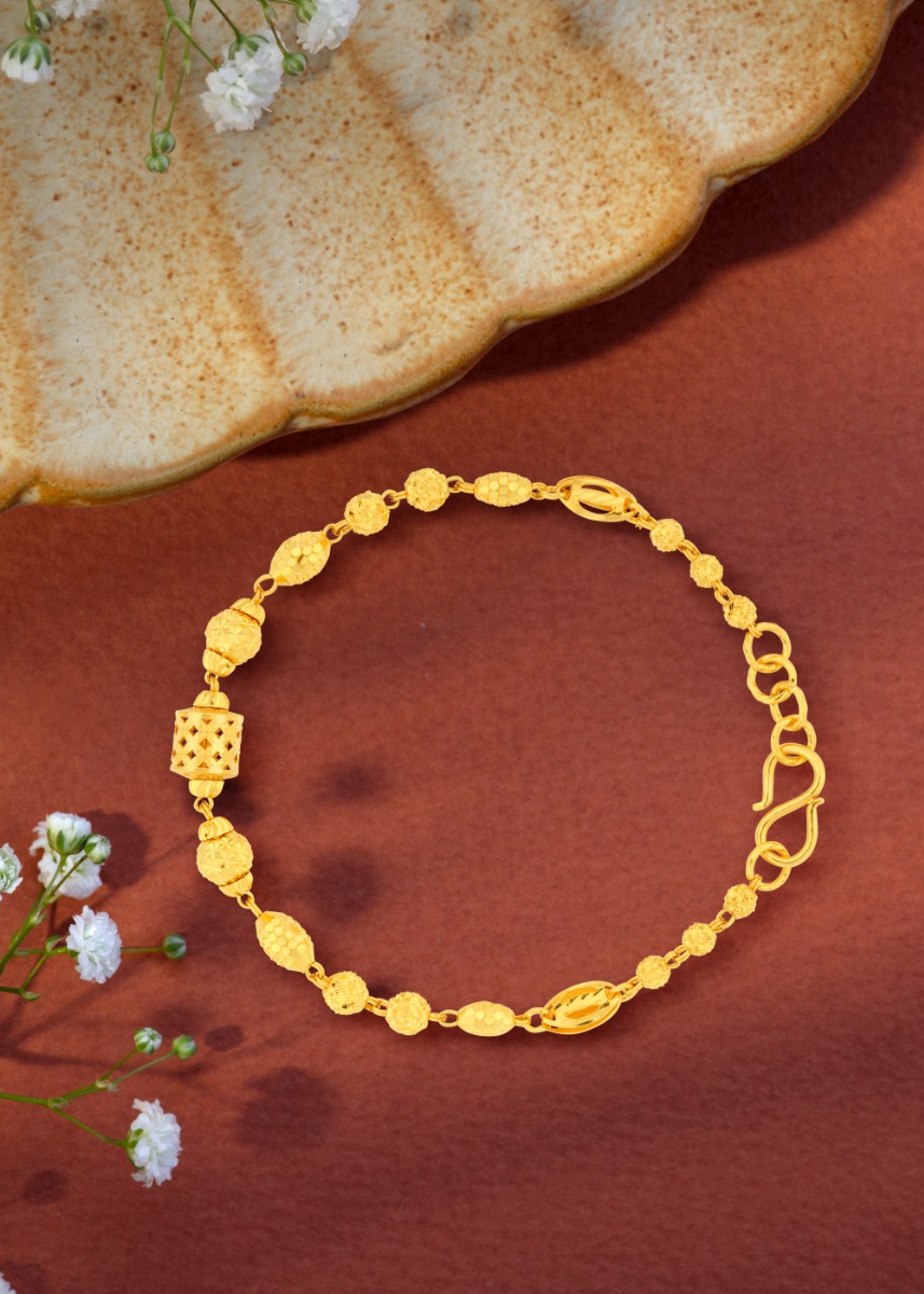 Elegant Vertical 22K Gold Design Bracelet