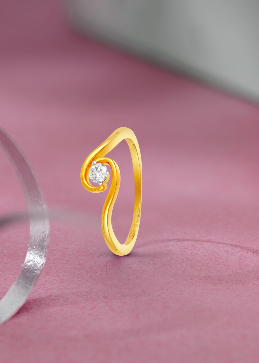 Solitaire Serene Diamond Finger Ring