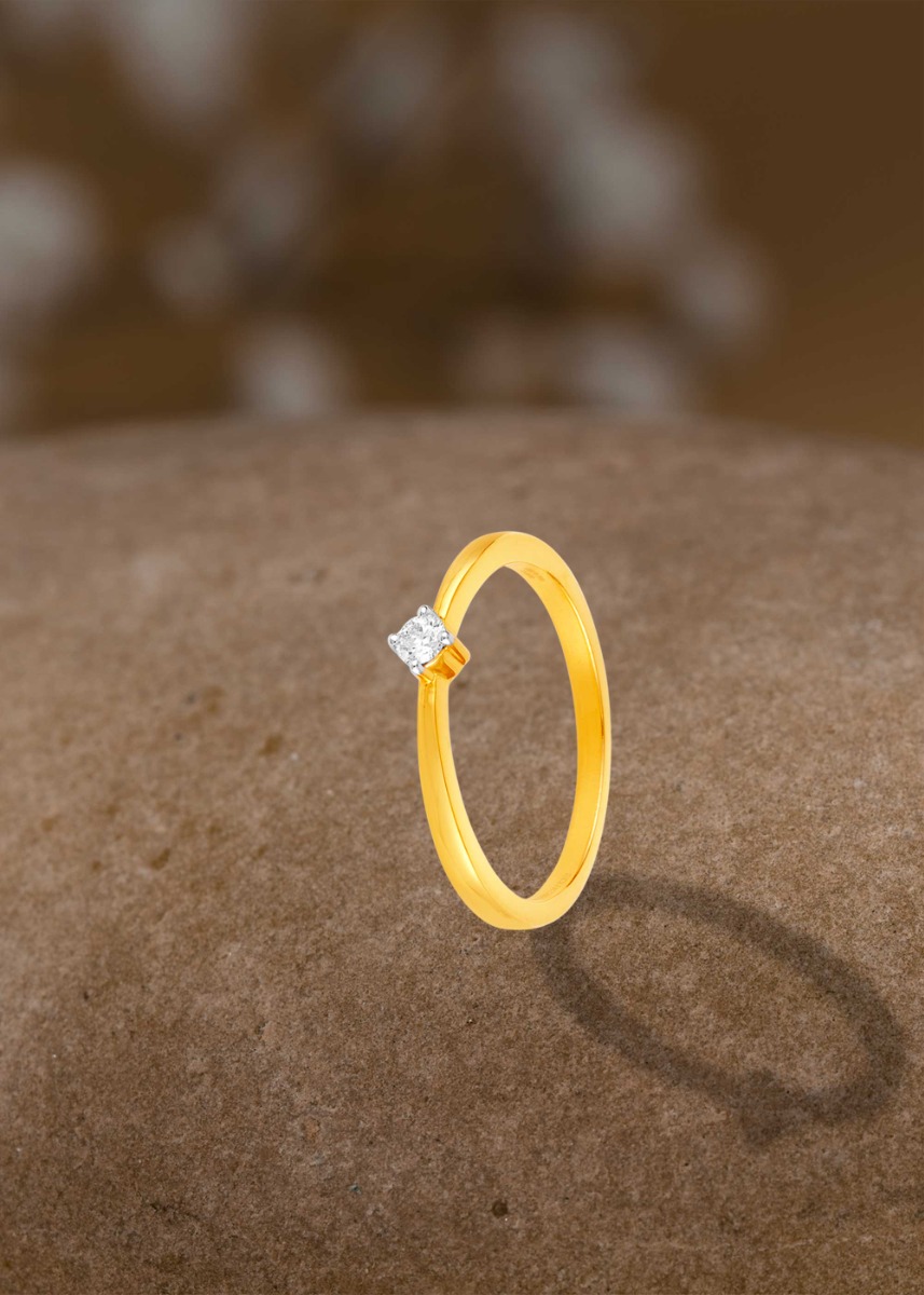 Solo Elegant Diamond Solitaire Finger Ring