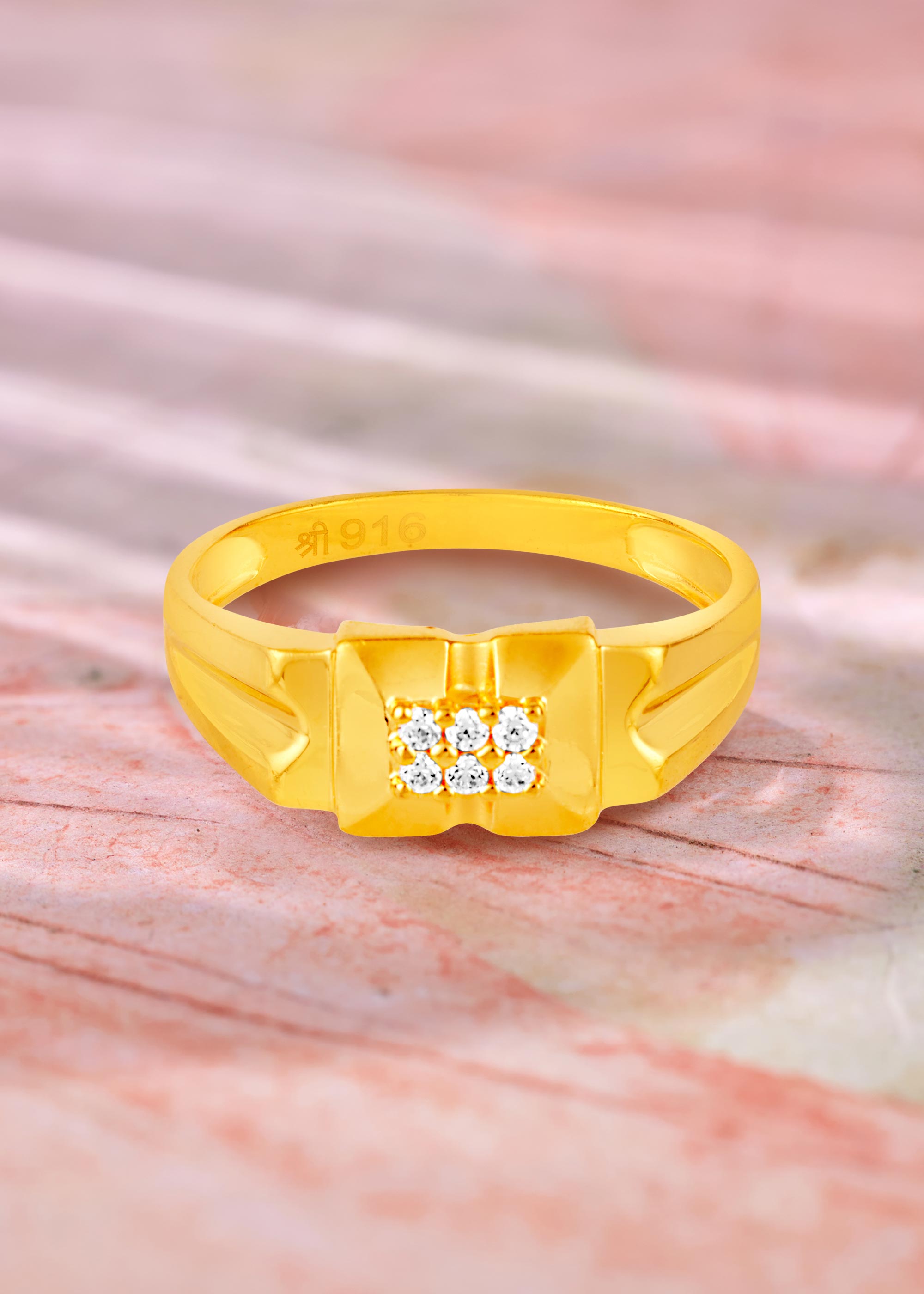Distinctive Square 22K Gold Stone Party Finger Ring