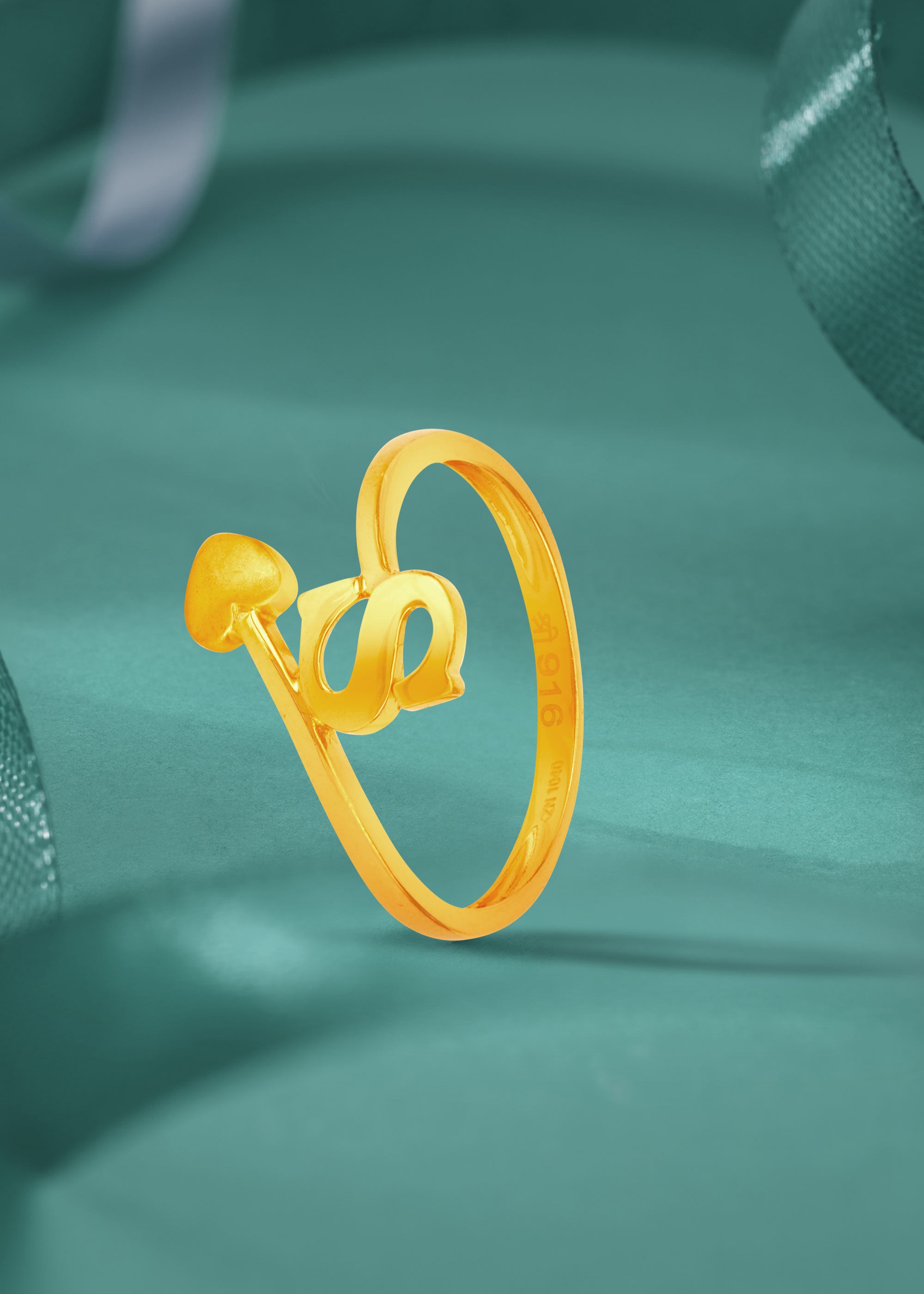 Signature Statement 22K Gold Finger Ring