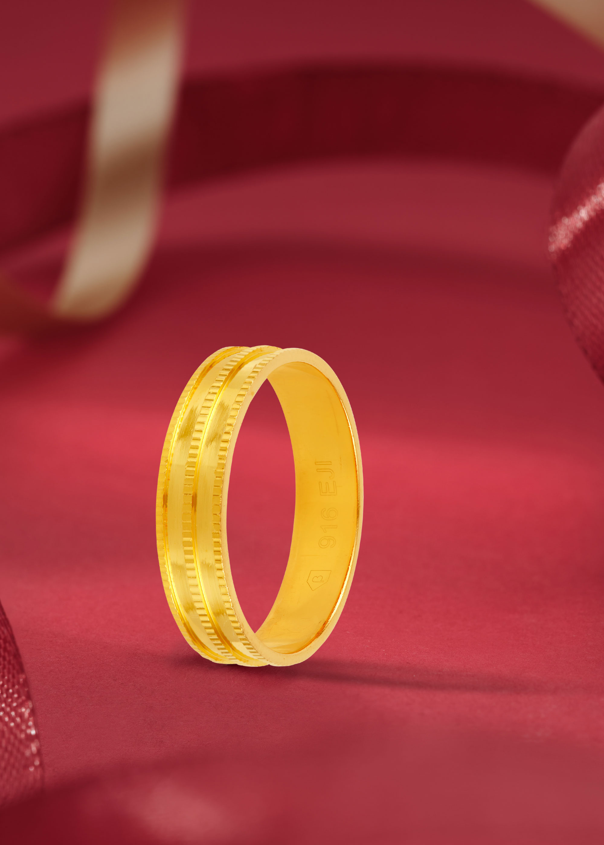 Bold Elegance 22K Gold Engagement Finger Ring