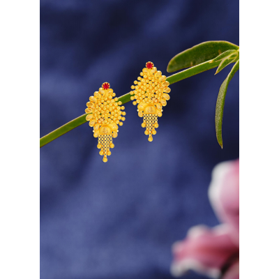 Sophisticated Solitaire 22K Gold Stud Earring
