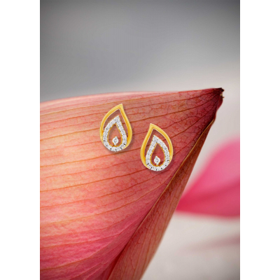 Nature's Dewdrop Diamond Stud Earring