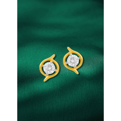 Twisted Elegance Diamond Stud Earring