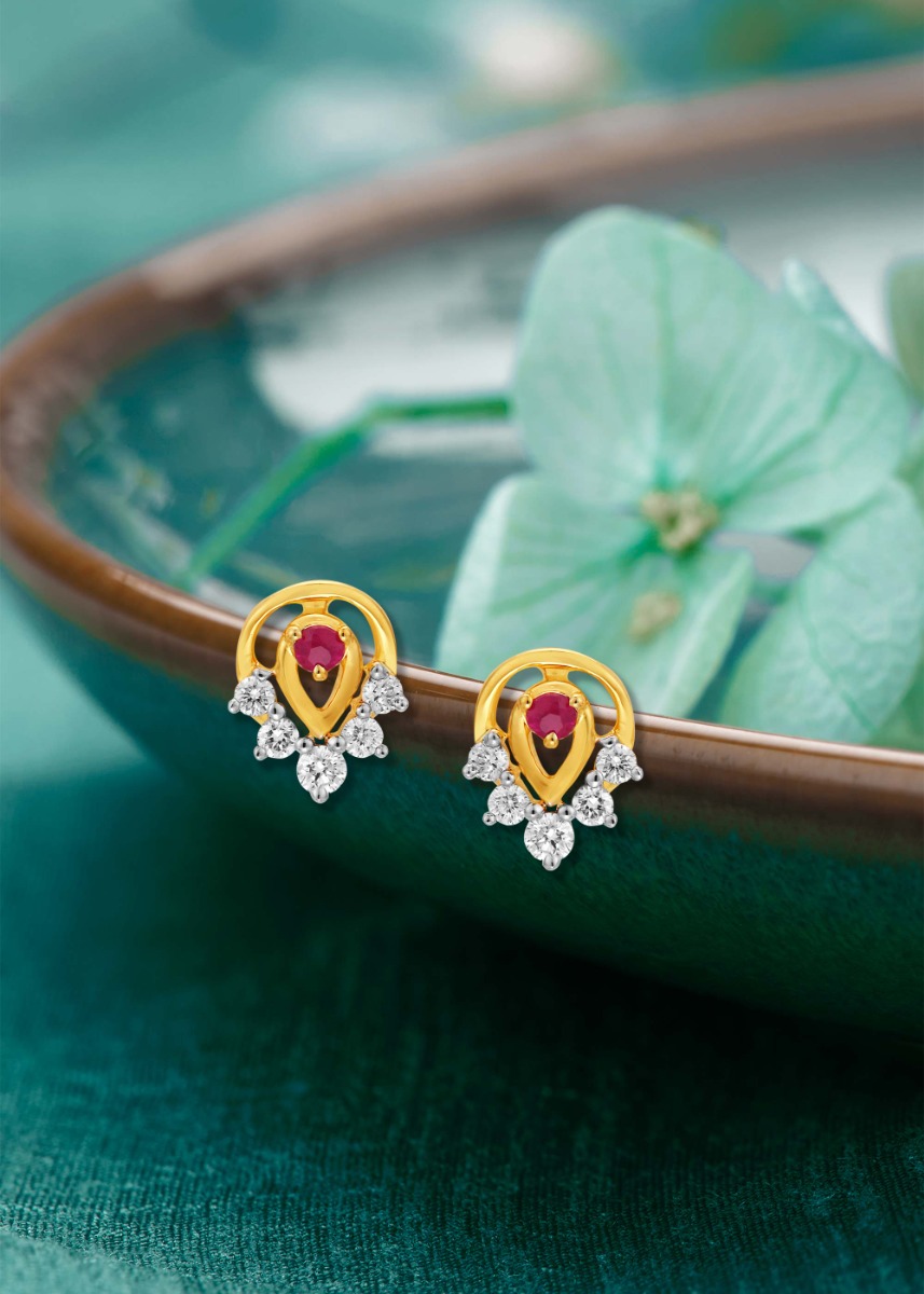 Pure Dewdrop Diamond Stud Earring