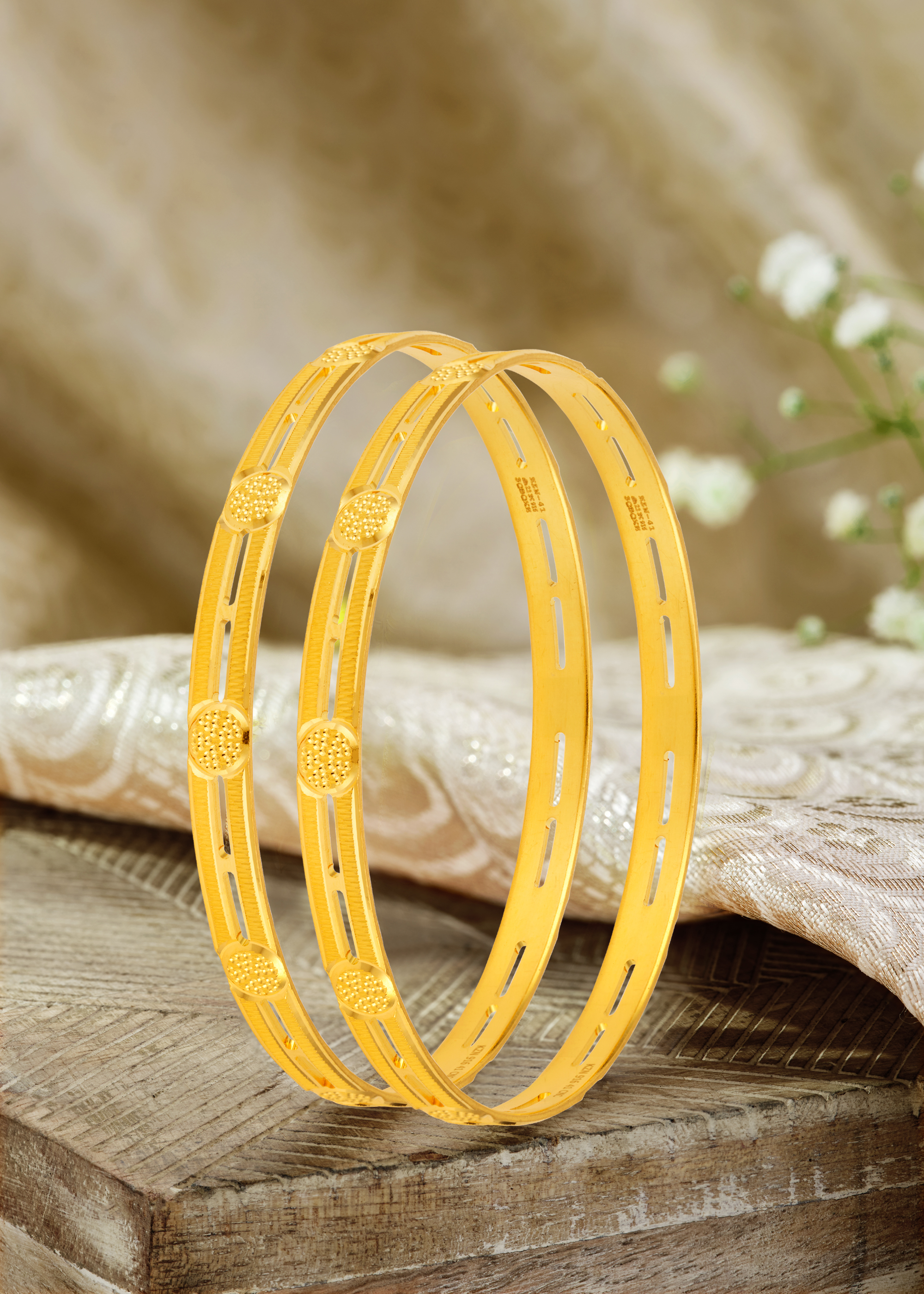 Tapered Grooved Bangle