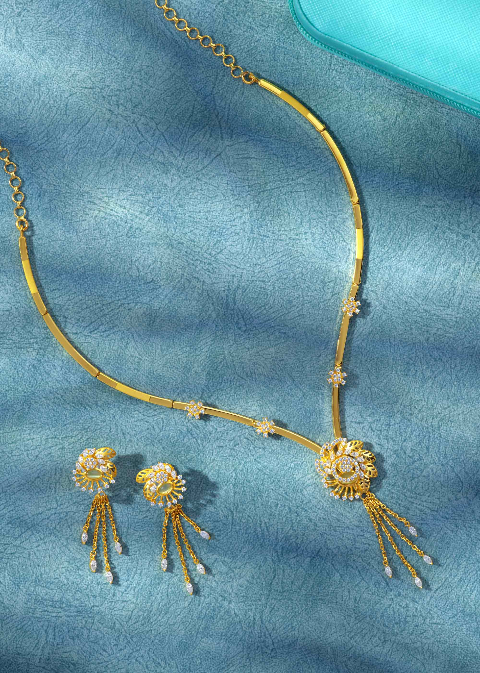 Floral Design with Hanging Chain Necklace Set