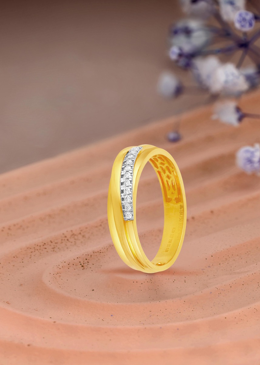 Curved Elegance Ring