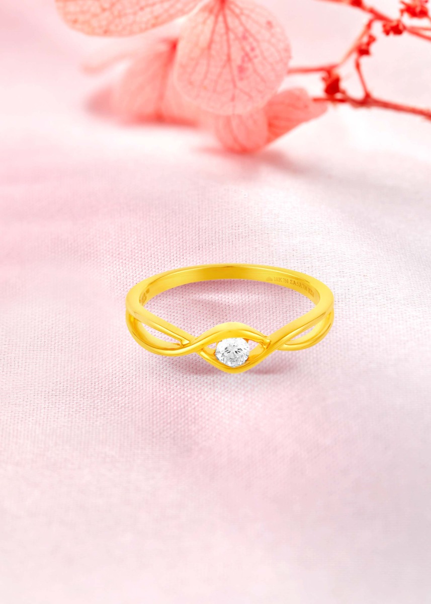 Chic Twisted Band Ring