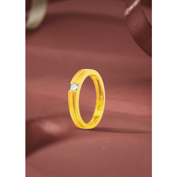 Refined Spark Diamond Engagement Finger Ring
