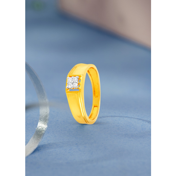 Traditional Square Diamond Finger Ring