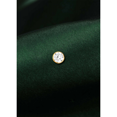 Heritage Grace Nose Pin with Vibrant Stone