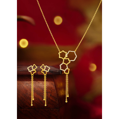 Celestial Overlapping Stars Pendant with Chain Set