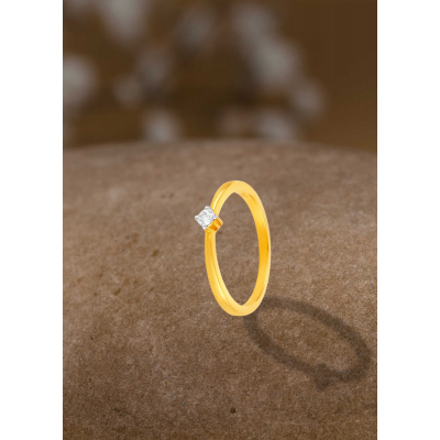 Elegant Solitaire Ring