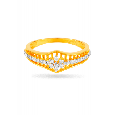 Delicate Diamond Ring with Latticework Design