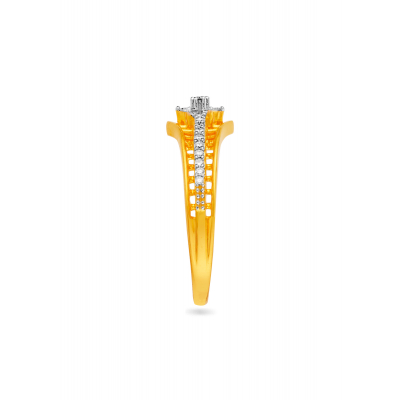 Delicate Diamond Ring with Latticework Design