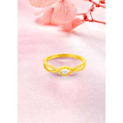 Chic Twisted Band Ring