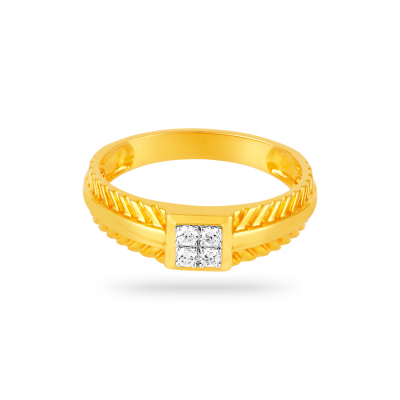 Arched Majesty Diamond Ring