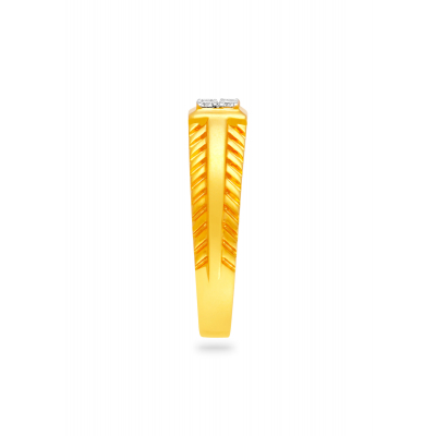 Arched Majesty Diamond Ring