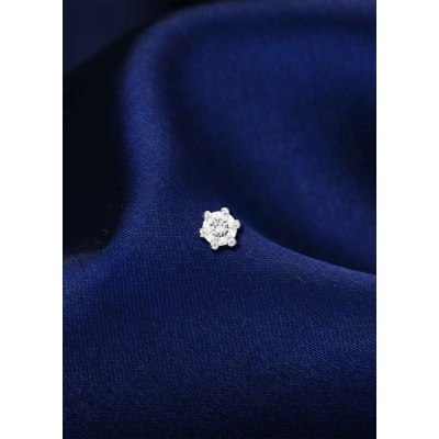 Floral Radiance Diamond Nose Pin
