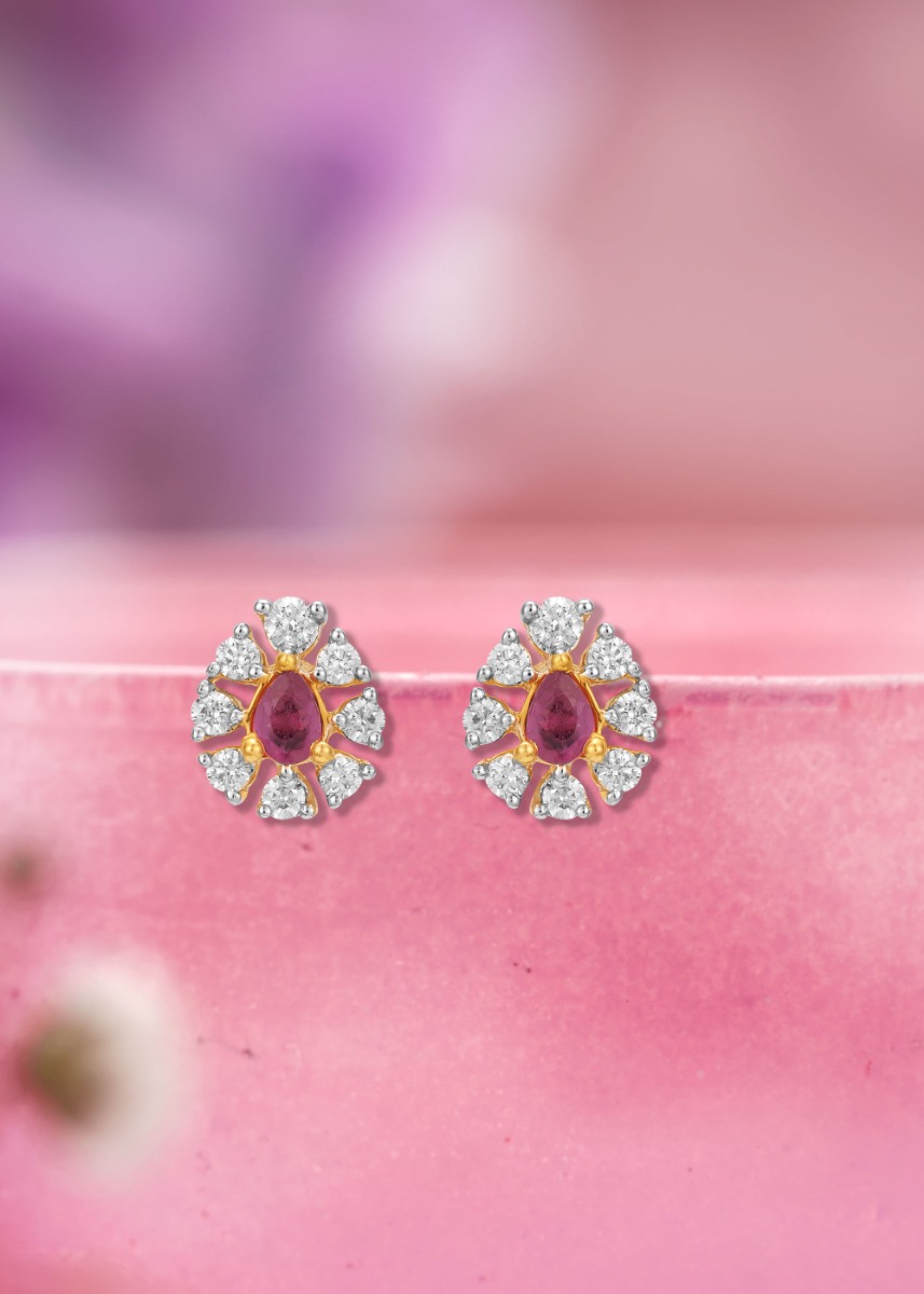 Prosperous Clover Diamond Earstuds