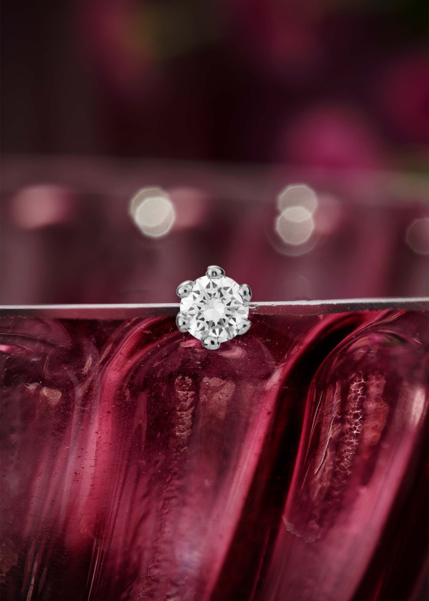 Twinkling Trail Diamond Nose Pin