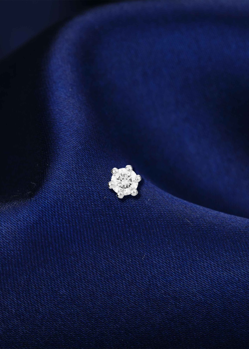 Floral Radiance Diamond Nose Pin
